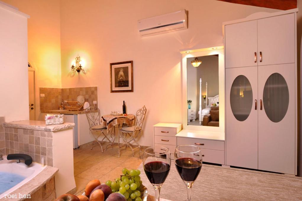 Old City Inn Zefat Room photo